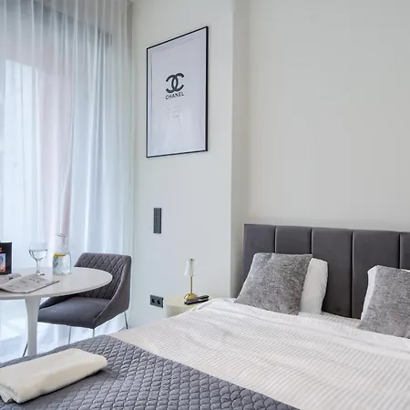 Daire Towarowa Towers Residences Varşova
