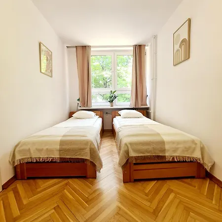 Apartment Peaceful 3-room Flat By The Old Town *