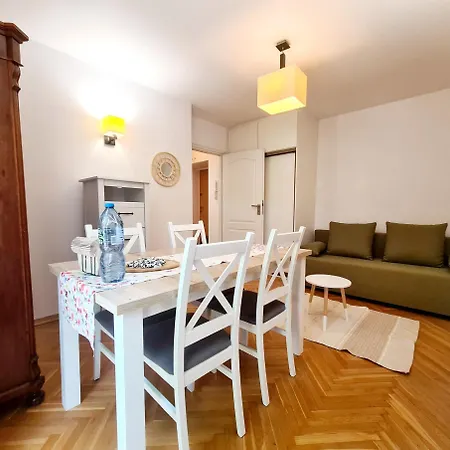 Peaceful 3-room Flat By The Old Town Apartment