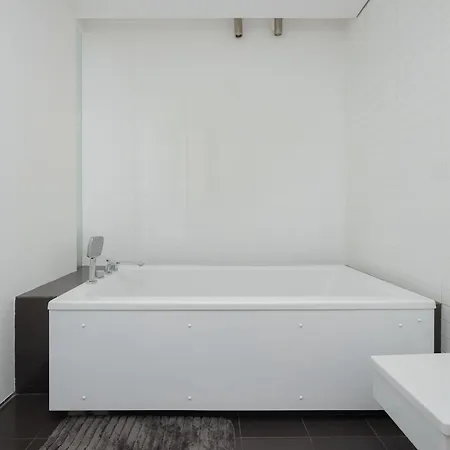 Apartment Air-conditioned Near Lazienki Park With Parking By Renters