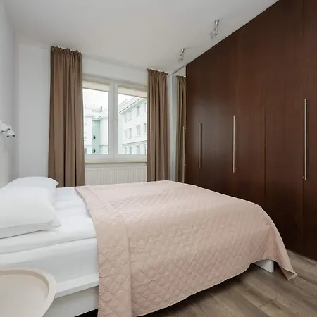 Air-conditioned Near Lazienki Park With Parking By Renters Apartment Warsaw