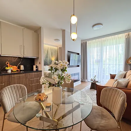 Deluxe Domaniewska With Ac By Renters Prestige Appartement Varsovie