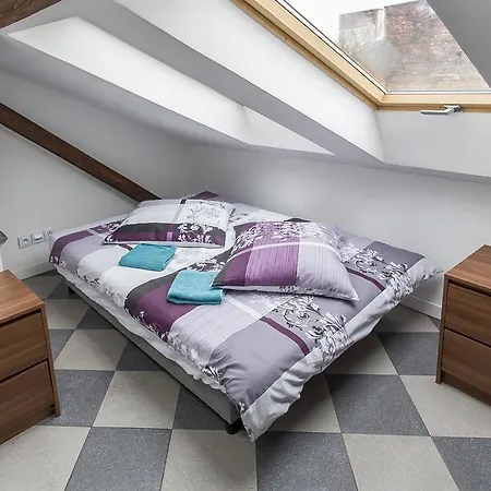 Rum i privatbostad Attic Place