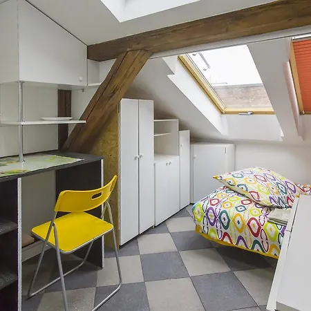 Rum i privatbostad Attic Place