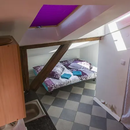 Rum i privatbostad Attic Place *