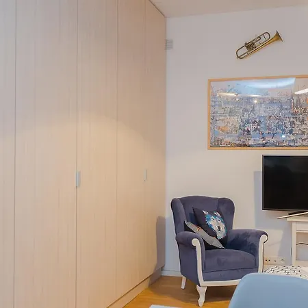 Wyzwolenia Studio For 3 * Warsaw