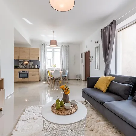 Apartment P&o Metro Wilanowska