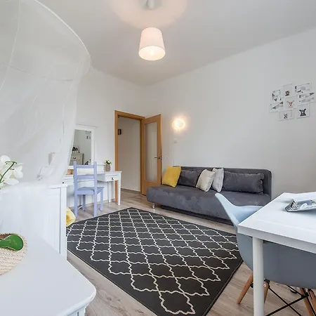 Apartment P&o Metro Wilanowska