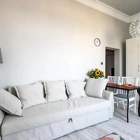 Plac Unii Lubelskiej - Marszalkowska 1 *