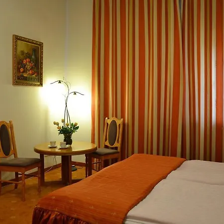 Bed and Breakfast Karat 2*