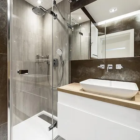 Apartment Executive Suites Airport