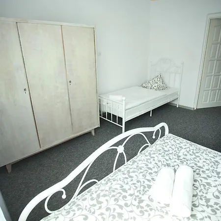 Moonriver Homestay Warsaw