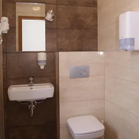 Smart2stay Pod Lipami 2* ורשה