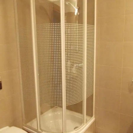 Bed & Breakfast Rezydencja Belweder Klonowa 3*
