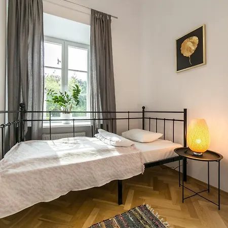 Unique Old Town Penthouse Apartment *