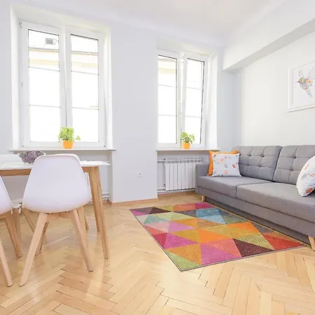 Apartment Bright And Modern In The Heart Of The Old And New Town