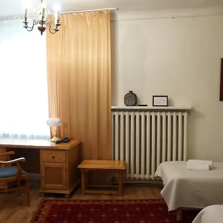 Goscinne Dom Literatury Oda ve Kahvaltı Varşova