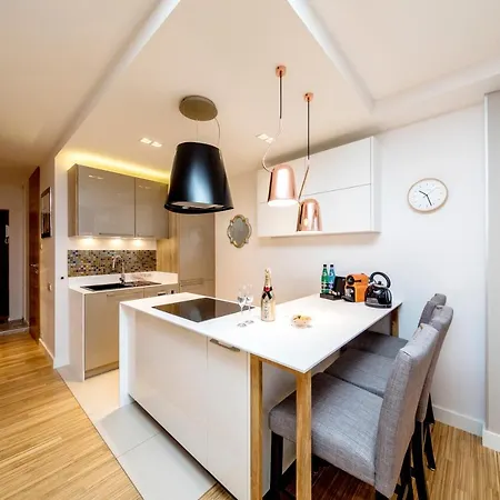 Apartment Golden With Air Condition By Your Freedom *