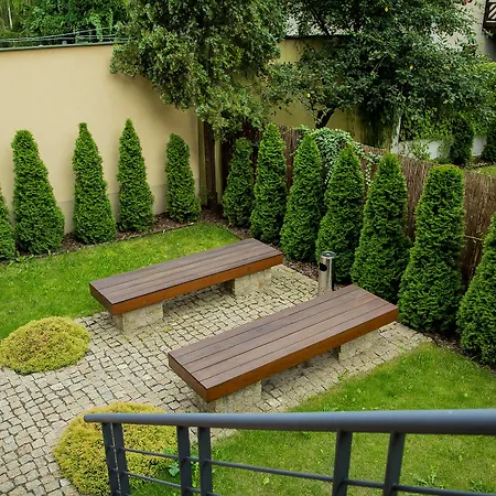 Green Wood Hostel Airport