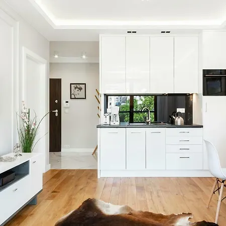Apartment Grzybowska By Renters Warsaw