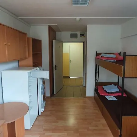 Dom Studencki Mikrus Hostel *