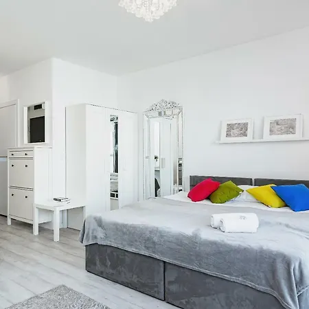 Moonlight2 By Renters * Warsaw