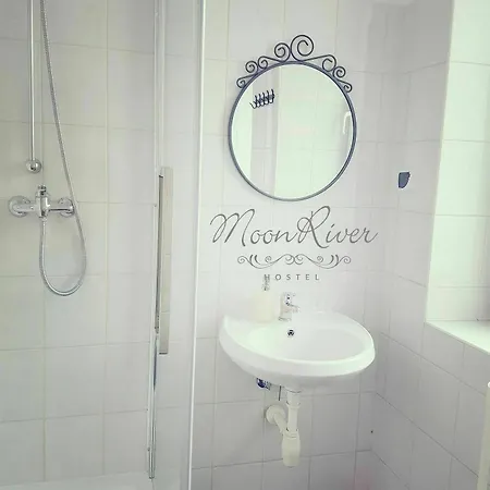 Moonriver Homestay *