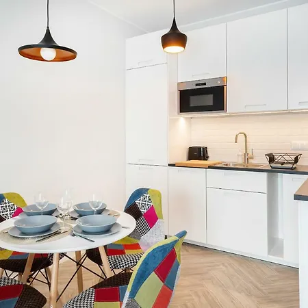 Rondo Wiatraczna By Renters Apartament