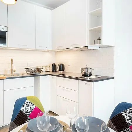 Rondo Wiatraczna By Renters * Warszawa