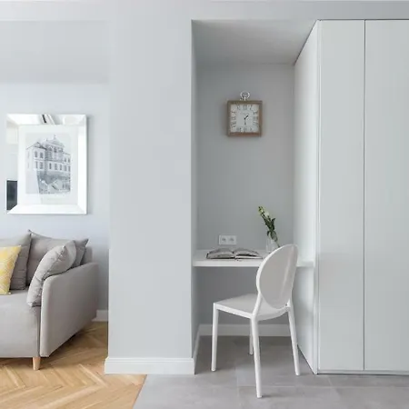 Glam Center Apartment