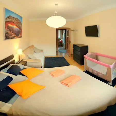 Studio Zelazna - Near Old Town Apartment
