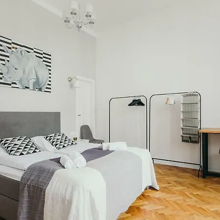 Oomph Elegant Апартаменты *