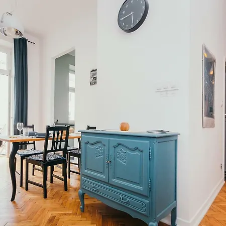 Oomph Warsaw Central Elegant Apartment