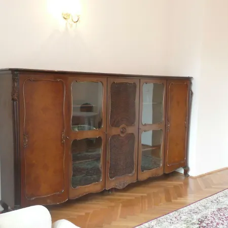 Nowogrodzka 40 *