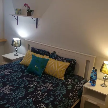 Rent0nline Hoza Center Metro Apartment *
