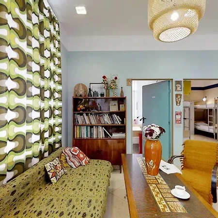Press Hostel *