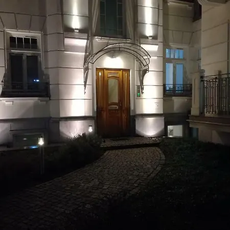 Hoza 50 With A Balcony In Close Center Warszawa