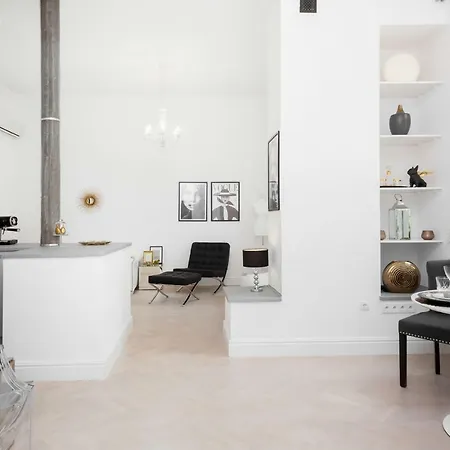 Center By Renters Apartment