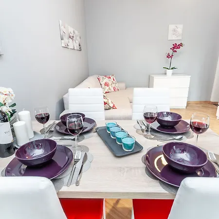 Little - Center Apartment