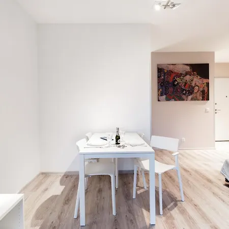 Apartament Super Apart Dywizjonu 303 175/58 *