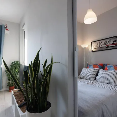 Airport Blue Apartament *