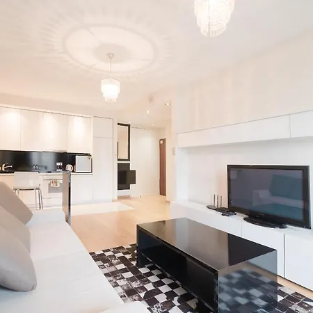Green Wood Platinum Towers Апарт-отель Варшава