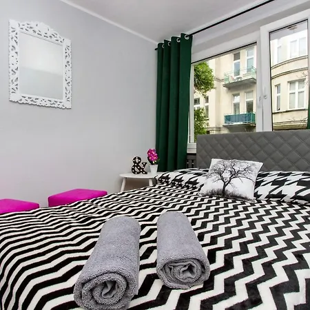 Хостел Clicktheflat Hoza Street Варшава
