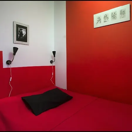 Emma Hostel *