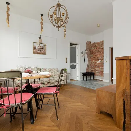 On The Square By Renters * Warsaw