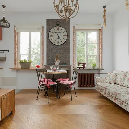 Apartment On The Square By Renters Warsaw