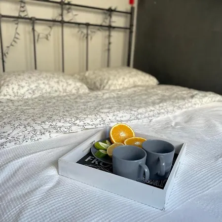 Grey Gucci Center Lejlighed