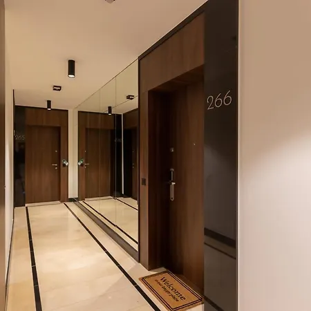 Mennica By Renters Prestige * ורשה