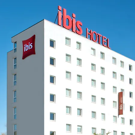 Ibis Ostrobramska Hotel 2*
