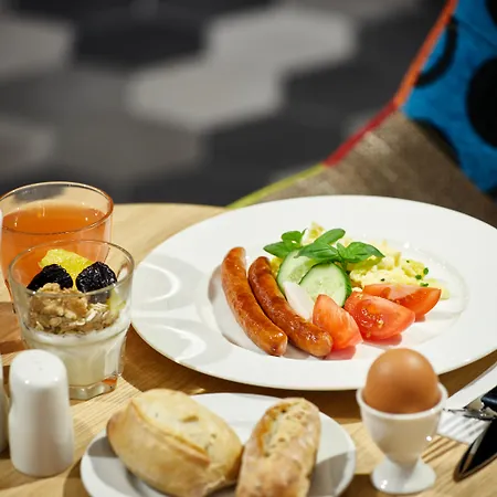 Express - - The Hub By Ihg Отель